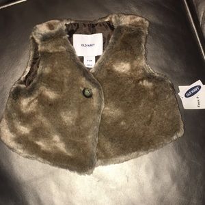 Faux fur vest 🛍 BOGO 1/2 Off 🛍